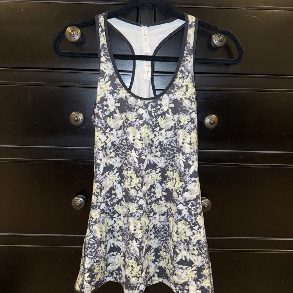 Lululemon Women's Floral print stretch racer back athletic tank top Size 6